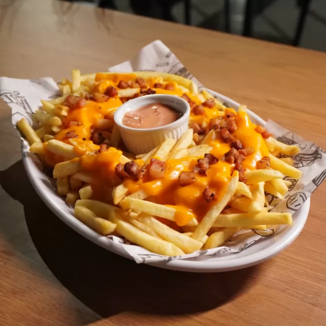 BATATA FRITA COM CHEDDAR E BACON 400g